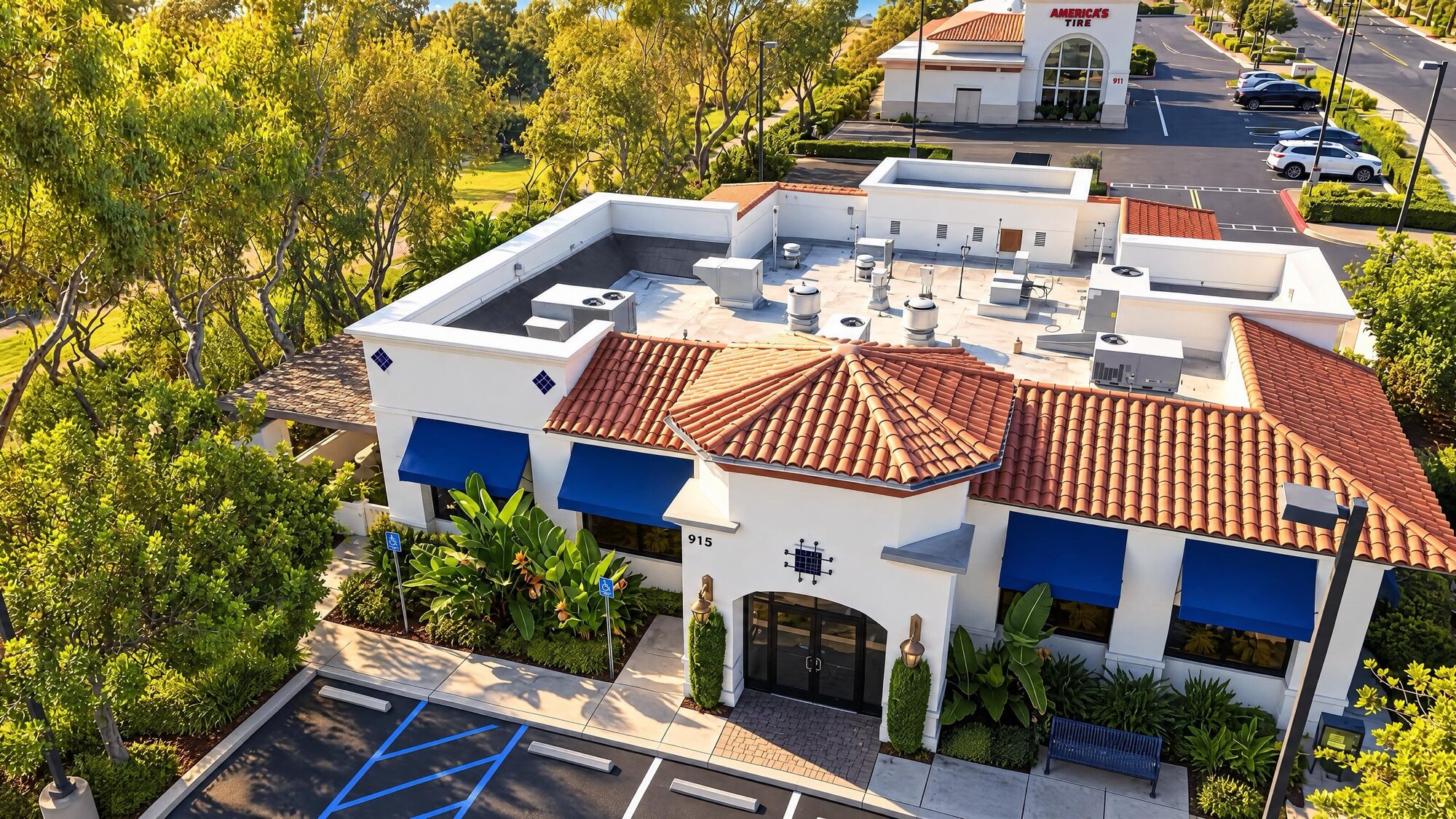 915 Avenida Pico, a freestanding restaurant building in Plaza Pacifica, San Clemente